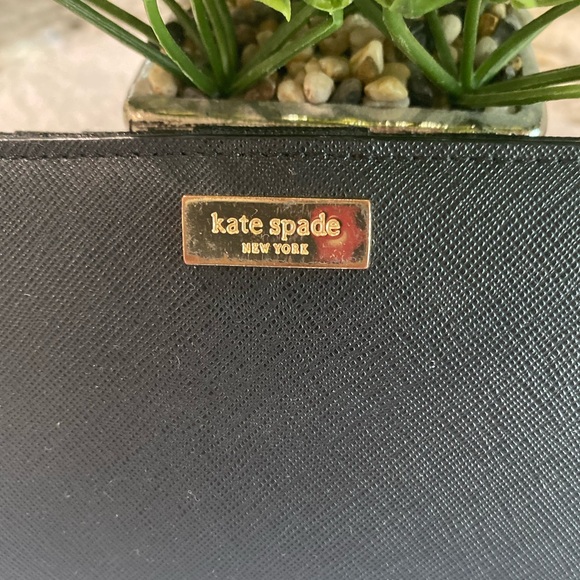 GUC🖤 Kate Spade black wallet. Has a few marks - Picture 4 of 7